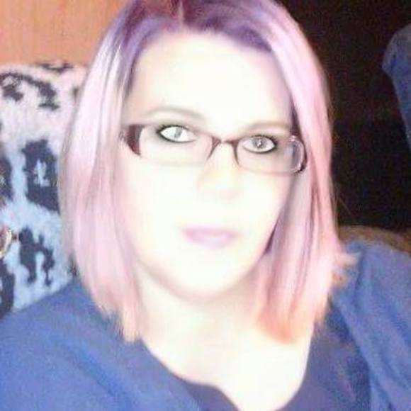 Profile Picture of Kara Webb (@karawebb77) on Poshmark