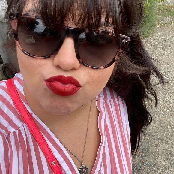 Profile Picture of Megan Pasquill (@meganeatscake) on Poshmark