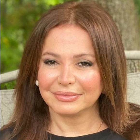 Profile Picture of Lili Arshadi (@araesh) on Poshmark