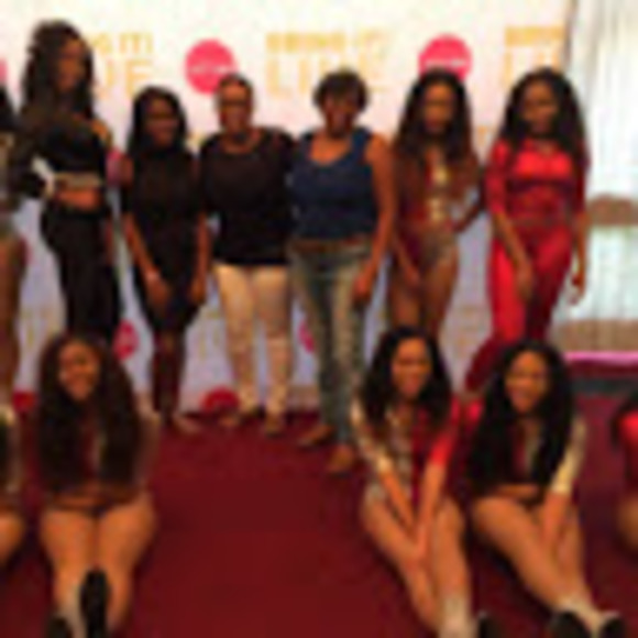 Profile Picture of Jasmine Simon (@jsimon8989) on Poshmark