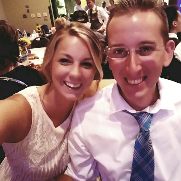 Profile Picture of Sara Van baale (@vanbaales) on Poshmark