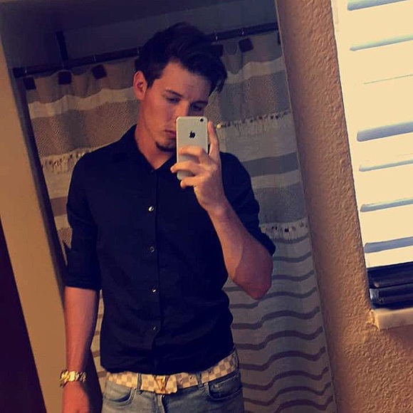 Profile Picture of Stephen Shiner (@sshiner1k) on Poshmark