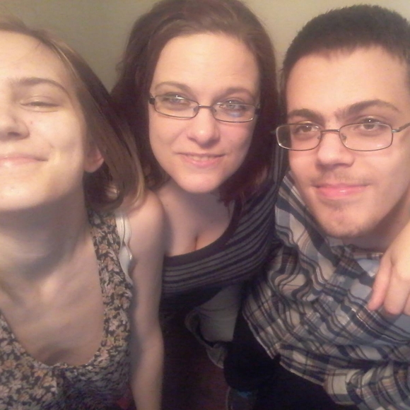 Profile Picture of Sarah Clayville (@1sarahc99) on Poshmark