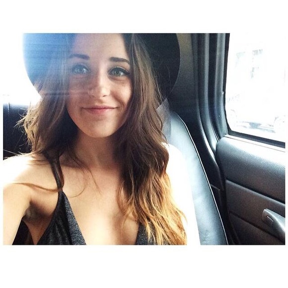 Profile Picture of Sara Clarken (@saraclarken) on Poshmark