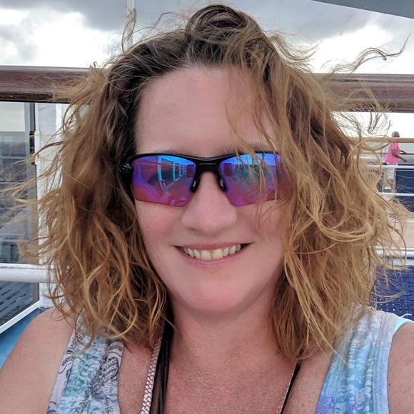 Profile Picture of Dawn Mineard (@mrsmineard) on Poshmark