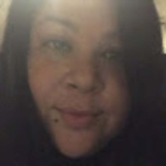 Profile Picture of Tina Montoya (@tinamontoya62) on Poshmark