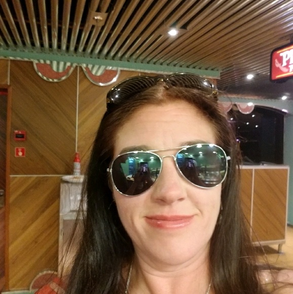 Profile Picture of Mo Sikkema (@mrssikkema) on Poshmark