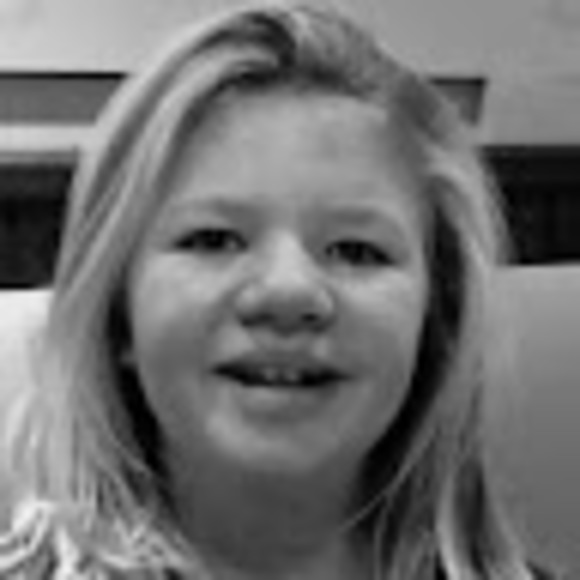 Profile Picture of Ali Schultz (@ali_schultz) on Poshmark