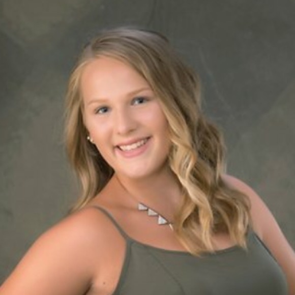 Profile Picture of Trista Fintel (@tfint) on Poshmark