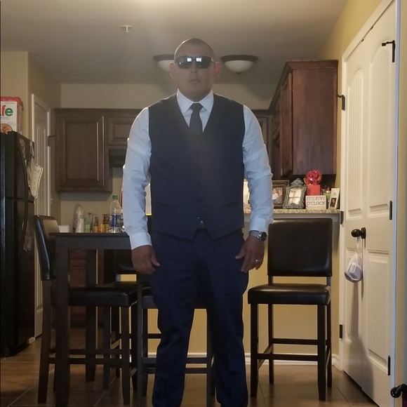 Profile Picture of Ernest Ramos (@ramosernest8525) on Poshmark