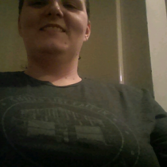 Profile Picture of Joyce Murphy (@levismom75) on Poshmark