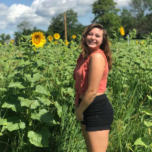 Profile Picture of Hannah Gratsch (@hannahmg13) on Poshmark