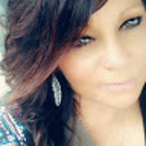 Profile Picture of Yolanda Lickliter (@ylickliter1973) on Poshmark