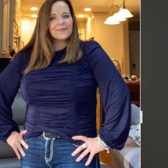 Profile Picture of Shelly Frederick (@sfsmith12) on Poshmark