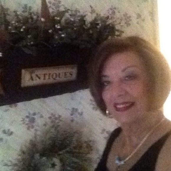 Profile Picture of Barbara Clay (@caymangirl2001) on Poshmark