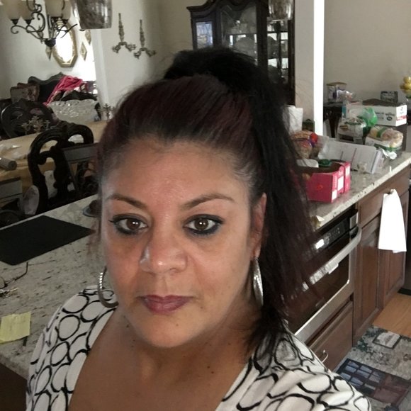 Profile Picture of Daisy Giuffrida (@dgiuffrida40) on Poshmark