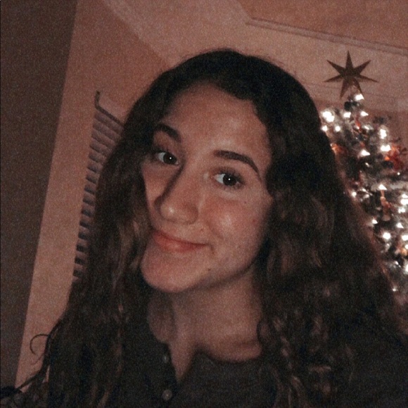 Profile Picture of Bella Bonvicini (@bella_bonvicini) on Poshmark