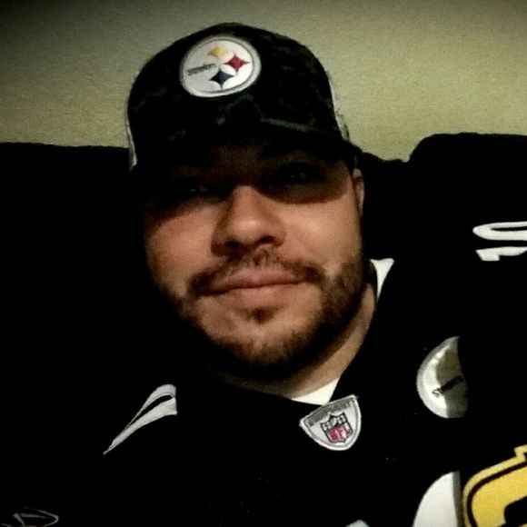 Profile Picture of Pablo Urrabazo (@pablourrabazo) on Poshmark