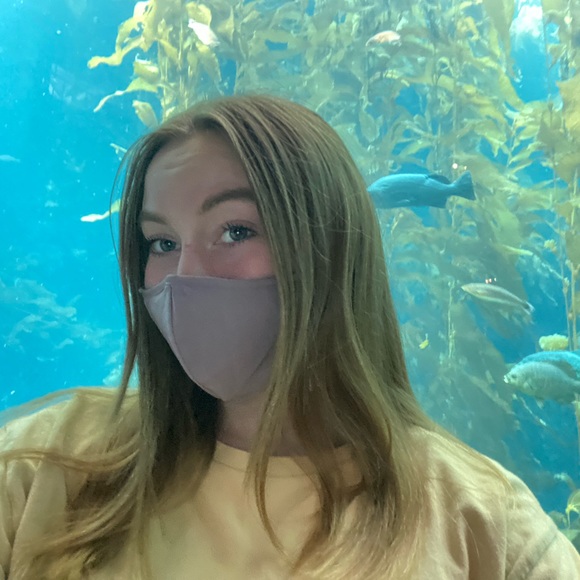 Profile Picture of Anna Ridgell (@anna_vb8) on Poshmark