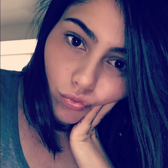 Profile Picture of Selena Carlini (@selenacarlini) on Poshmark