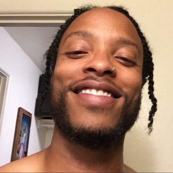 Profile Picture of Quentin Thomas (@quinner777) on Poshmark