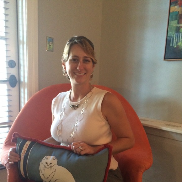 Profile Picture of Jennifer Aballo (@17jasa) on Poshmark