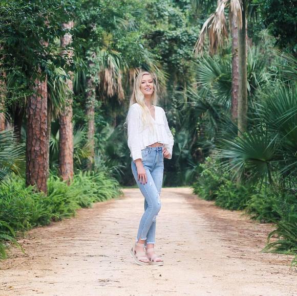 Profile Picture of Olivia Hurd (@olivia_hurd) on Poshmark