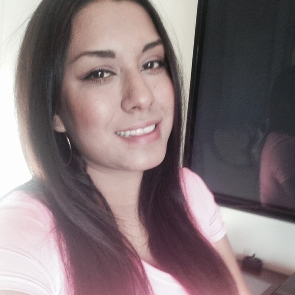 Profile Picture of Clarivel Sonora (@clari19) on Poshmark