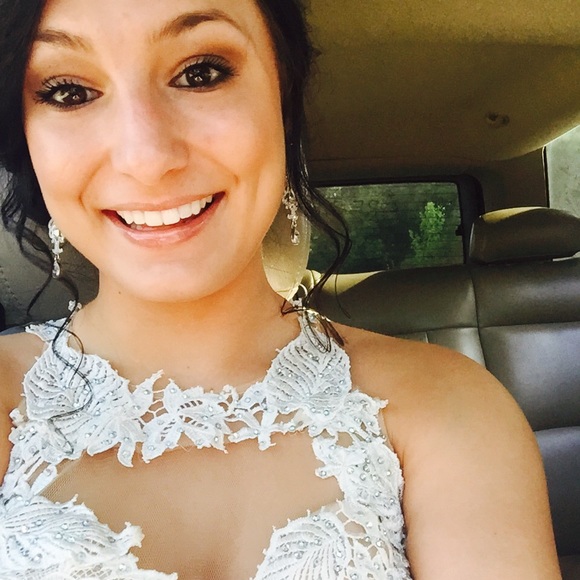 Profile Picture of Breanna Caves (@bremikel) on Poshmark