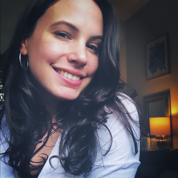 Profile Picture of Iris Miranda (@irisanna) on Poshmark