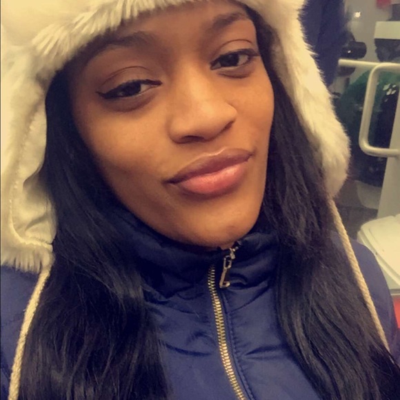Profile Picture of Stephanie Moretap (@soicymicy) on Poshmark