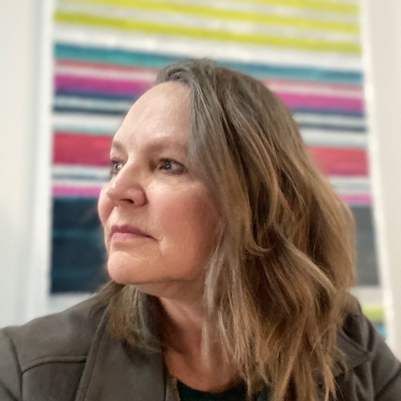 Profile Picture of Jodi Hullinger (@jhulli0101) on Poshmark