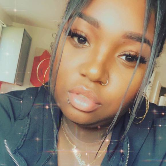 Profile Picture of Raquel Edwards (@rockieebabii) on Poshmark