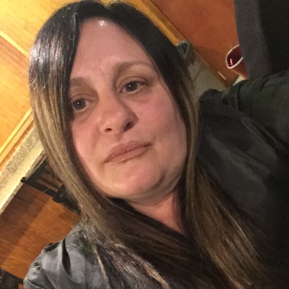 Profile Picture of Kim Damelio (@kimee777) on Poshmark