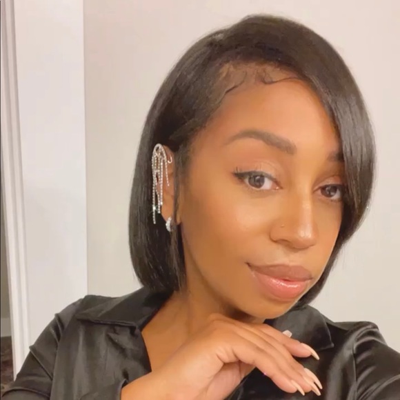 Profile Picture of Liz Wright (@lizzy_loo) on Poshmark