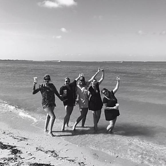 Profile Picture of Ally Wright (@allyfashion1111) on Poshmark