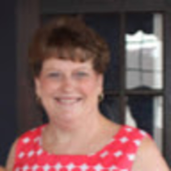 Profile Picture of Lisa Dailey (@ldailey6) on Poshmark