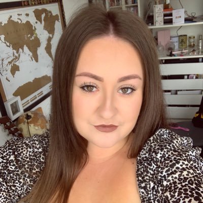 Profile Picture of Leah Martin X (@leahmartinx) on Twitter