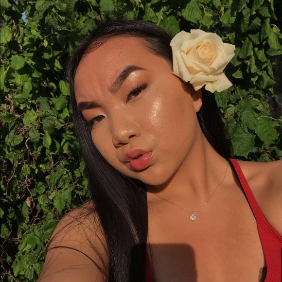 Profile Picture of Nareeya Vang (@nareeyavang) on Poshmark