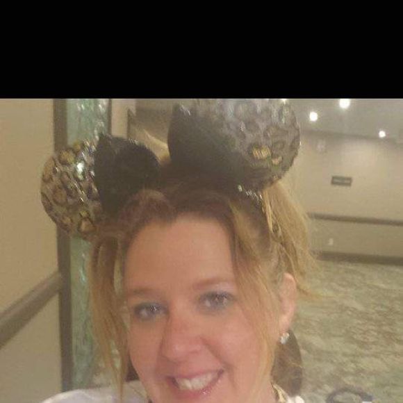 Profile Picture of Karen Albrecht (@karenalbrech522) on Poshmark