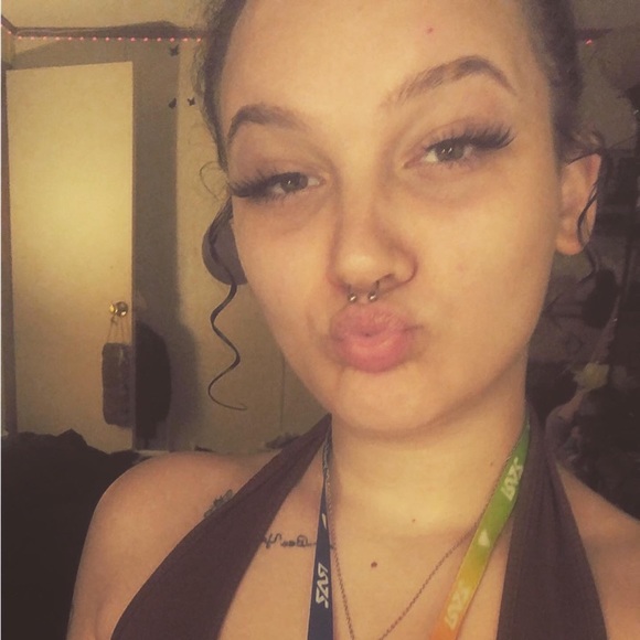 Profile Picture of Danielle Darden (@danielledarden) on Poshmark