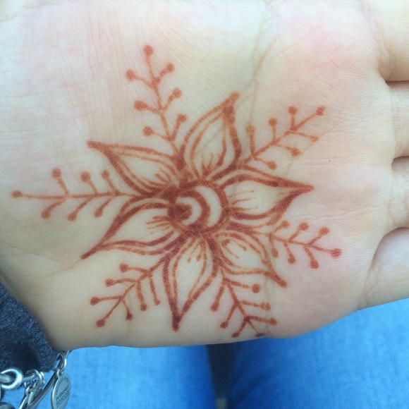 Profile Picture of Avery Kelleher (@averykelleher) on Poshmark