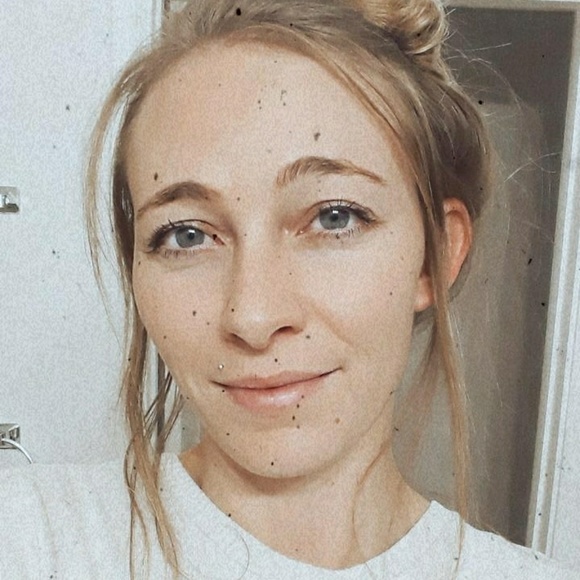 Profile Picture of Crystal Finn (@crfinn) on Poshmark
