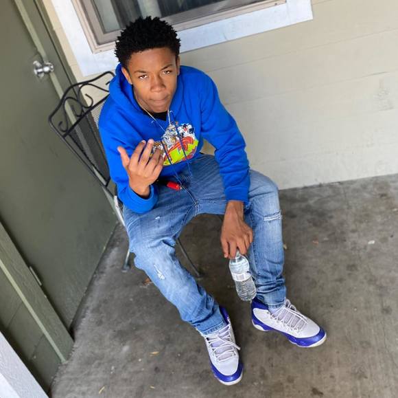 Profile Picture of Clinton White (@moneymissoncj) on Poshmark