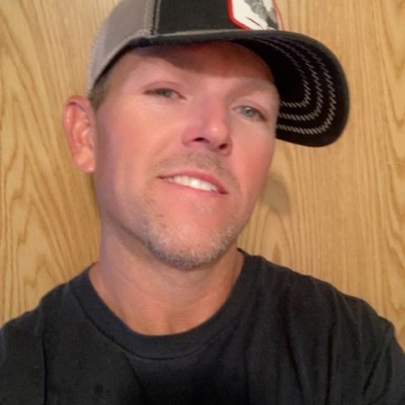 Profile Picture of Mike Norton (@mikenorton913) on Poshmark