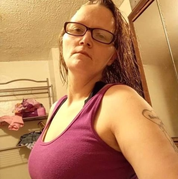 Profile Picture of Shine Brightly (@sbrightly0) on Poshmark