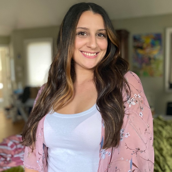 Profile Picture of Kim Shahgholi (@kimmyjoon) on Poshmark