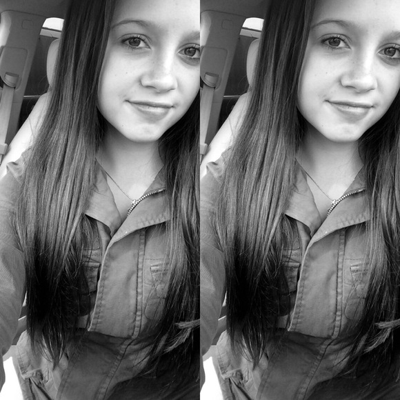 Profile Picture of Isabella Digirolamo (@isabelladigi_) on Poshmark