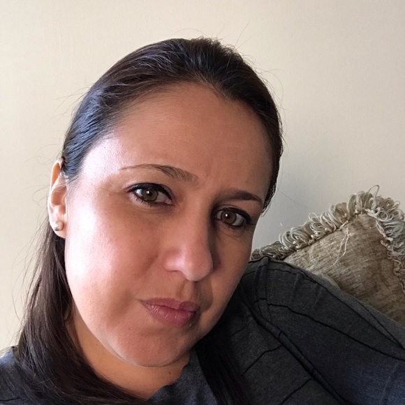 Profile Picture of Maria Noboa (@isanoboaa) on Poshmark