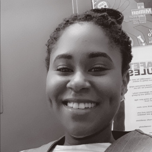 Profile Picture of Selena Ryner (@selena_ryner) on Poshmark